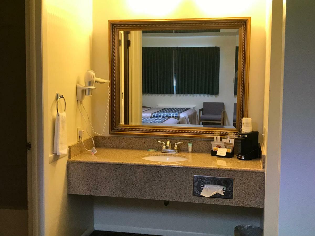 Canyonlands Motor Inn Monticello Bagian luar foto